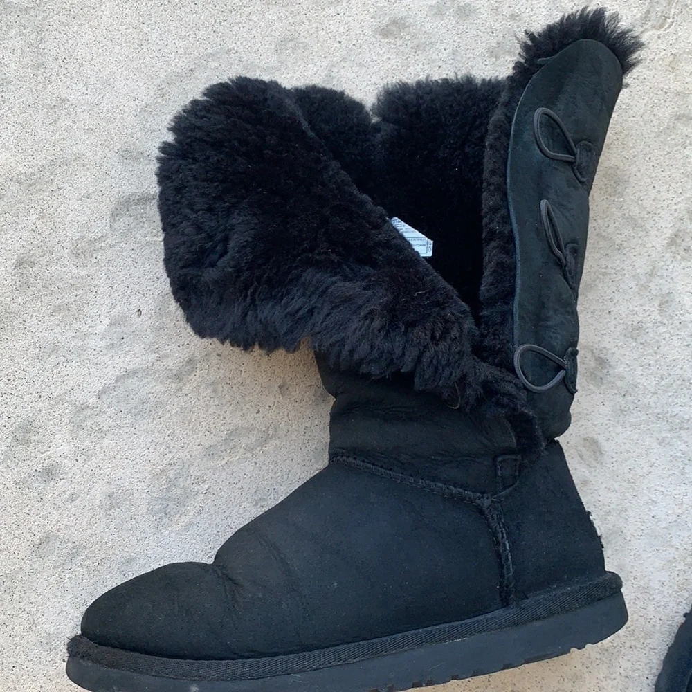 UGG Bailey Button Triplet II Black Suede Boot Sz 5